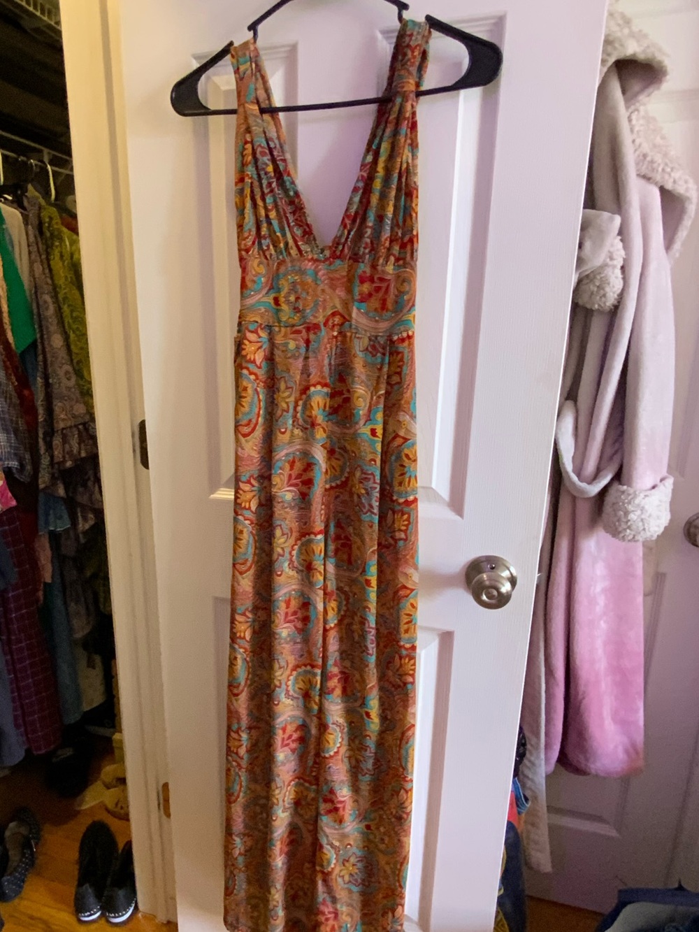 Sleeveless V-Neck Paisley Maxi Dress - Multicolor